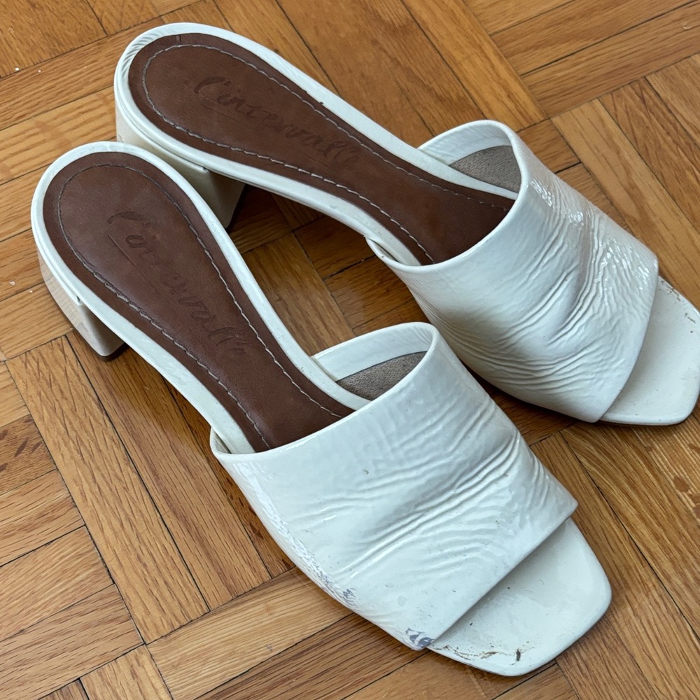 L’intervalle patent leather sandals 6